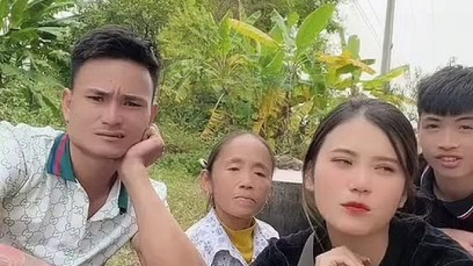 Clip: Phản ứng của Bà Tân Vlog khi bị nói “mặt đơ cứng sau khi tân trang nhan sắc”