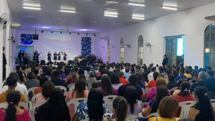 Multidão de fiéis da PB e do CE lota templo da Igreja Canaã em Cajazeiras no culto especial de natal