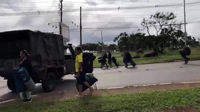 Bolsonaristas deixam QG