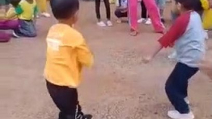 Asyik Anak -Anak Joget,Seperti Orang Dewasa