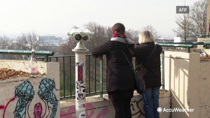 Paris enshrouded by thick pollution clouds