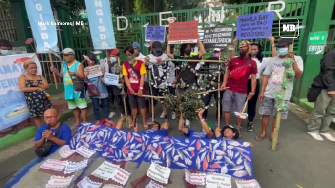 Environmental group protest against ongoing destruction of Manila Bay