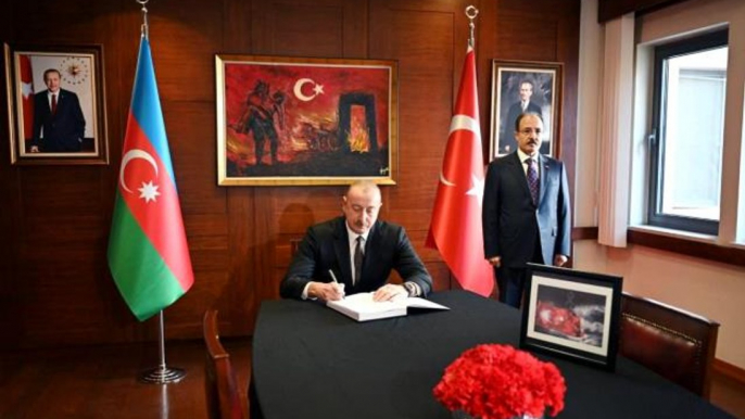 Azerbaycan Cumhurbaşkanı Aliyev: "Tüm Azerbaycan halkı, kardeş Türk halkının yanındadır"Aliyev, Bakü Büyükelçiliği'nde açılan taziye defterini...