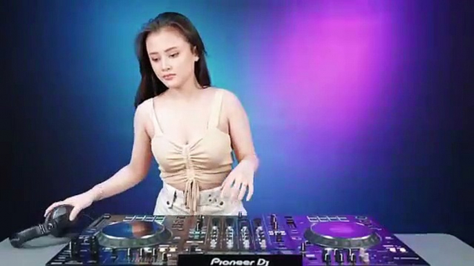 Perfomance DJ AYUDIA Feat Alan Walker edm music festival bass car 2023