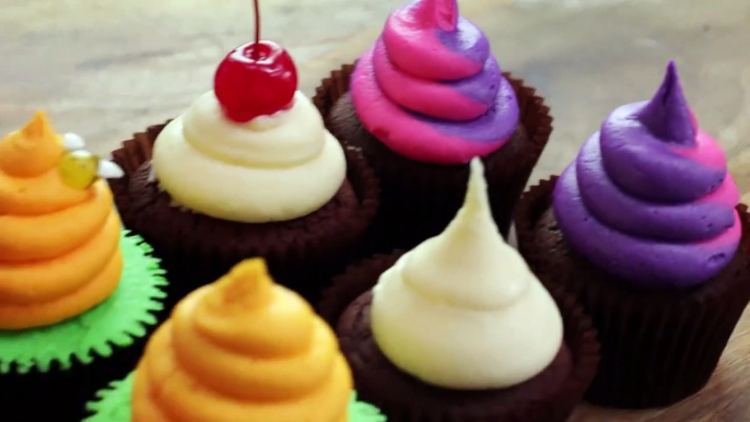 Buttercream FROSTING RECIPE - Perfect for Decorating Cakes & Cupcakes