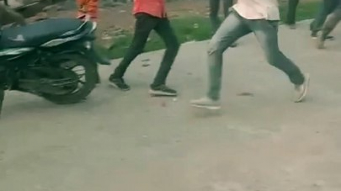 Live video of fight between two parties, 11 injured, case registered against 18