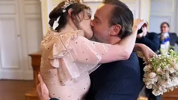 Mariage de Justine Levy et Patrick Mille : Bisous passionnés, fous rires et larmes du marié Info - Justine Lévy et Patrick Mille se sont mariés le 11 mars 2023