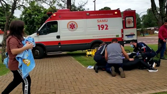 Mulher sofre queda em frente ao HUOP e é socorrida pelo Samu