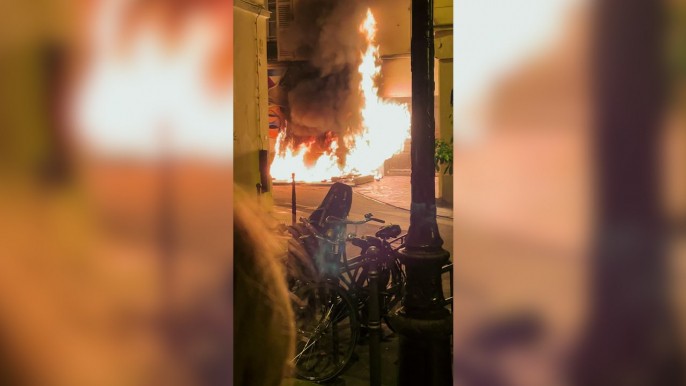 « C’était la panique. On a eu très peur » : à Paris, un immeuble évacué après un feu de poubelles