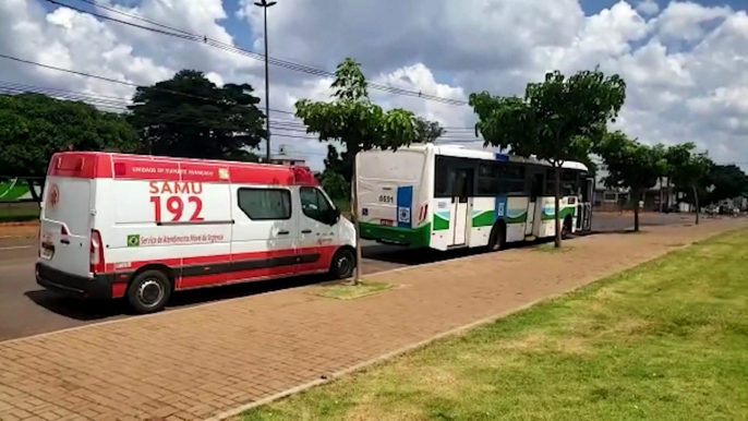 Passageiro do transporte coletivo passa mal e precisa ser atendido pelo Samu