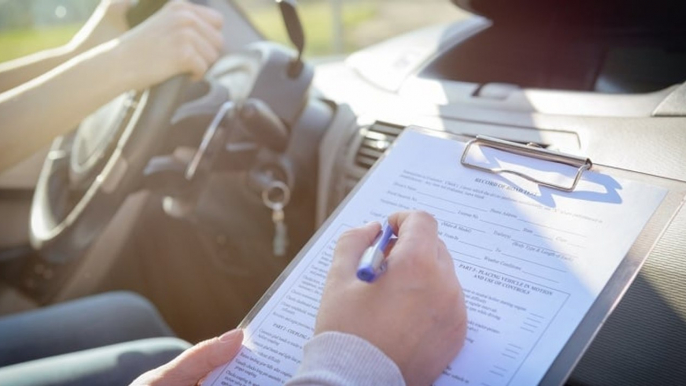 Corée du Sud : une femme de 69 ans obtient le permis de conduire après 960 tentatives et devient une célébrité locale