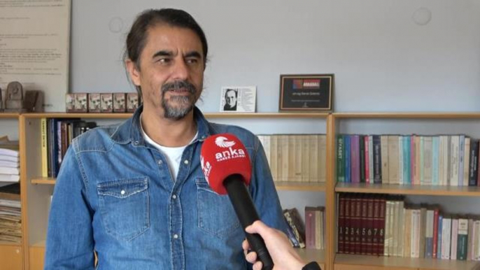 "Barış İçin Akademisyenler" Bildirisi Nedeniyle İhraç Edilen Akademisyen Tezcan Durna, 6,5 Yıl Sonra Üniversiteye Döndü: "Herkes Godot'yu Bekler Gibi...