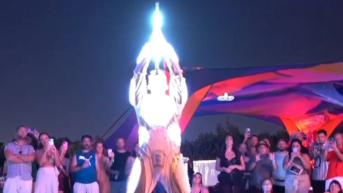 Circus artist UNLEASHES THE DRONES in his futuristic, breathtaking act