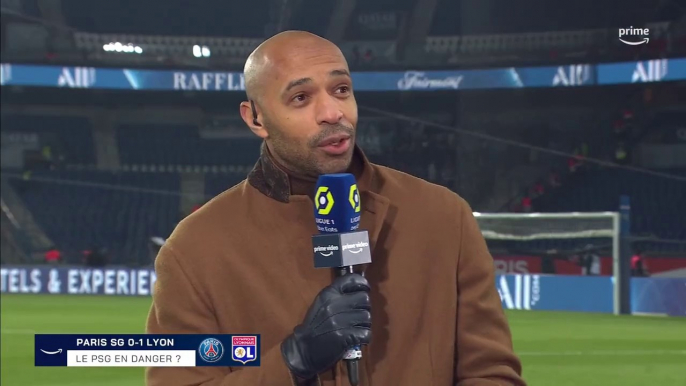 Thierry Henry se moque du look de Lilian Thuram en direct et crée un fou rire