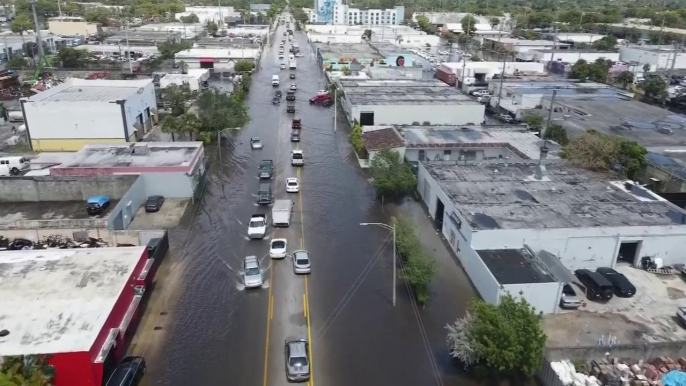 Inondations en Floride: les images des rues de Fort Lauderdale sous les eaux