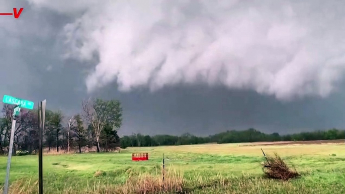 Golf Ball Sized Hails Threatens Cities Across Central U.S.