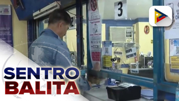 Mga motorista, may ilang diskarte para proteksyunan ang papel na ibibigay ng LTO bilang temporary driver's license; DOTr, tiniyak na minamadali na ang procurement process para sa plastic cards ng driver’s license