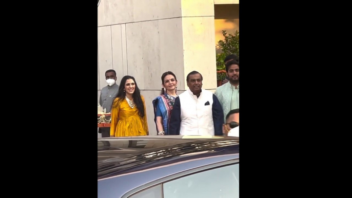 Mukesh Ambani Female | Mukesh Ambani Home | India Richest Person | Mukesh Ambani Wife | Mukesh Ambani Brother | Mukesh Ambani Son | Mukesh Ambani Together | Bollywood Actress Meeting Ambani Female | Viral Ambani Female | Jio Campani Owner | Ambani Viral,