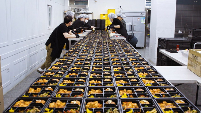 How 3 Korean chefs make 10,000 office workers' lunch boxes every week