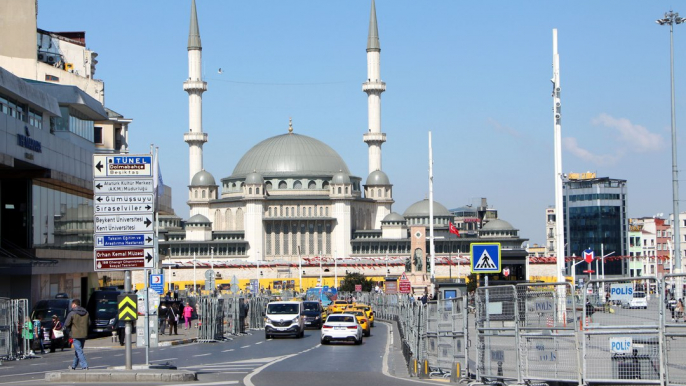 Taksim'de 1 Mayıs hazırlıkları