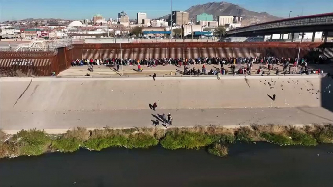 Arizona Sees Hundreds of Migrants Crossing the Border in Darkness