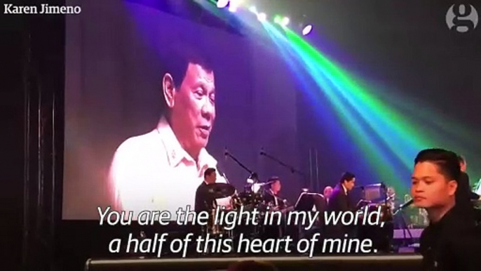 Presidente Duterte canta a Trump: 'Eres la luz'