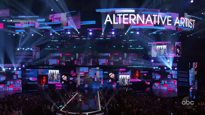 Billie Eilish gana como cantante de Alternative Rock en los 2019 AMAs - The American Music Awards