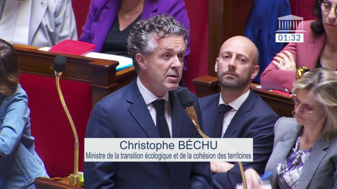 Émeutes: "Les silences indécents de l'extrême gauche ont contribué à mettre le feu aux poudres" estime Christophe Béchu, ministre de la Cohésion des territoires