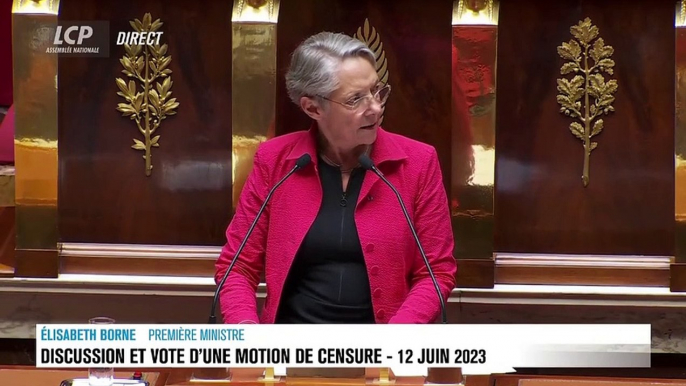 Regardez cet incident à l'Assemblée Nationale cet après-midi entre la présidente de l'Assemblée et le député Insoumis Louis Boyard qui ne cesse d'hurler alors que la première ministre Elisabeth Borne prononce son discours