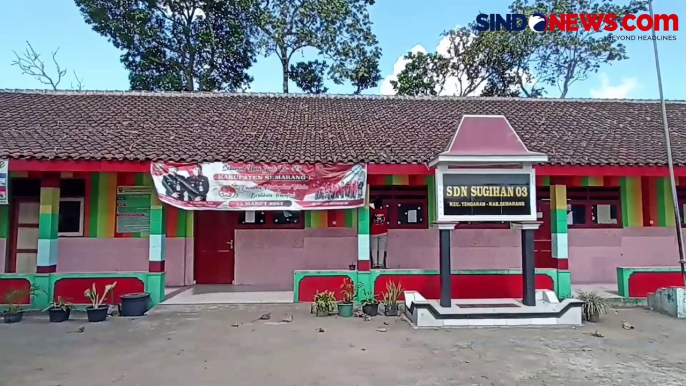 Guru SD di Semarang Rela Blusukan ke Sawah Sebar Brosur Demi Dapatkan Siswa