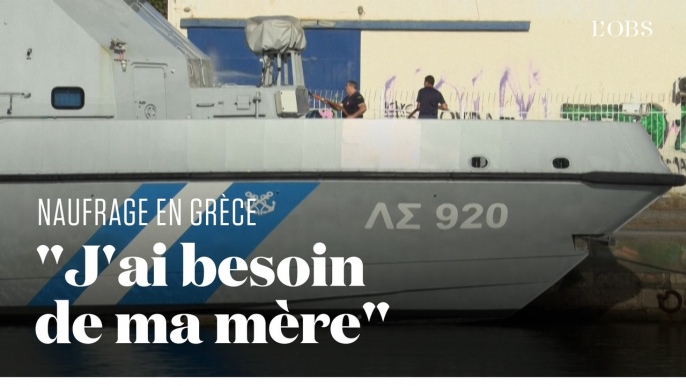 Grèce : des migrants, survivants du naufrage d'un bateau hébergés dans un hangar