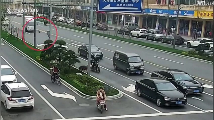 Un camion perd ses 2 roues, drame évité de justesse