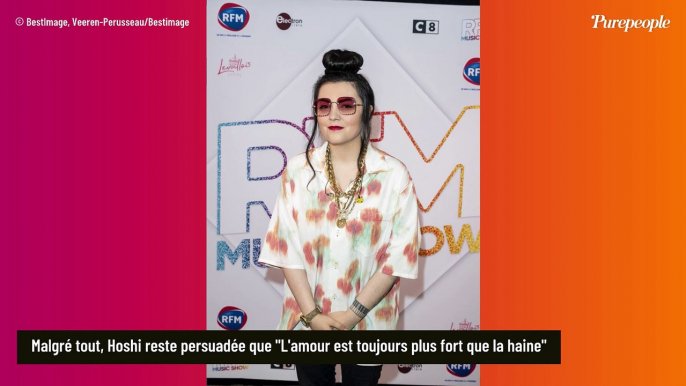 Hoshi embrasse sa compagne Gia pour la pride à Paris : "L'amour est toujours plus fort que la haine"