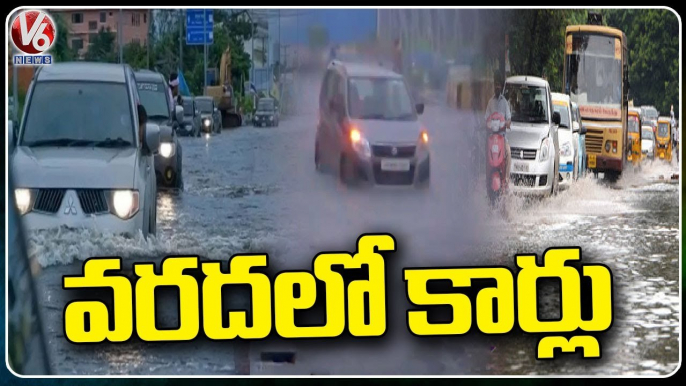 Noida Floods: Car Stuck On Flooded Road | V6 News