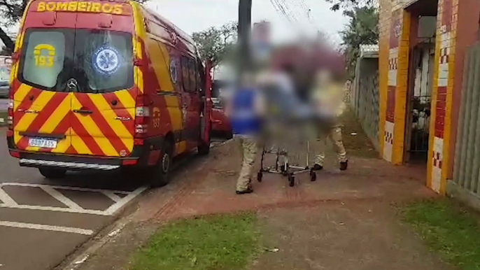 Menina é socorrida pelo Siate no Colégio Padre Carmelo, no Alto Alegre