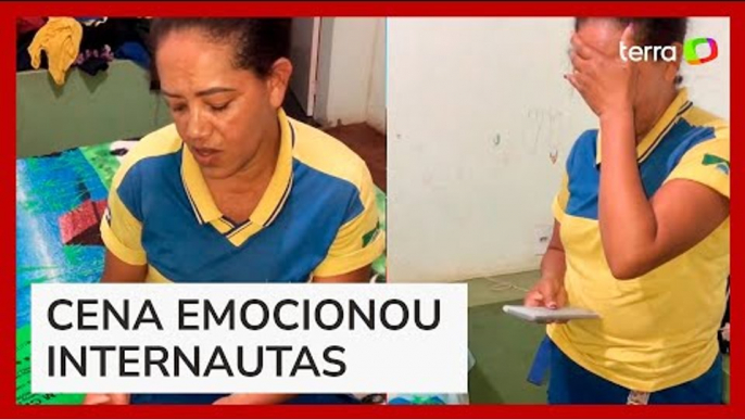 Mãe se emociona ao ganhar celular de presente da filha, e vídeo viraliza nas redes sociais