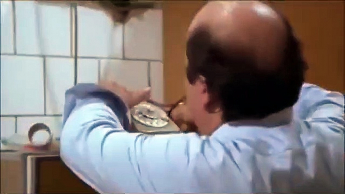 Lino Banfi Il commissario Bellachioma - E che ci hai al posto del cervello una cassetta dell elemosina Cavicchioli - scene comiche da ridere film cult Vai avanti tu che mi vien da ridere 1982