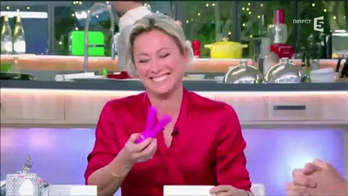 Vidéo : Arnaud Ducret : Son cadeau coquin à Anne-Sophie Lapix !