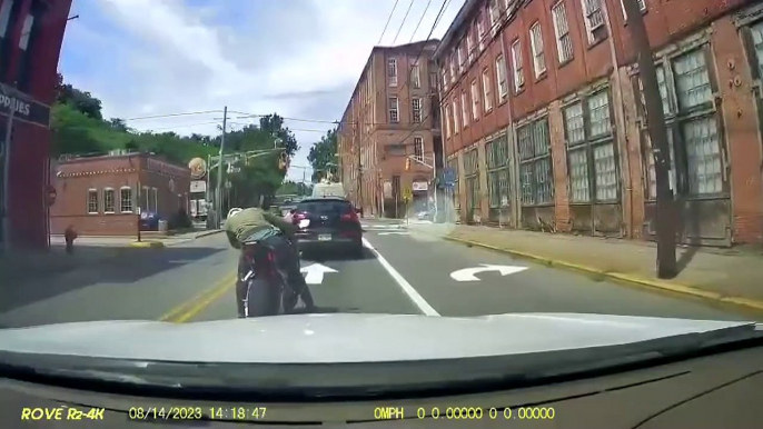 Un conducteur un peu trop impatient... mauvais karma