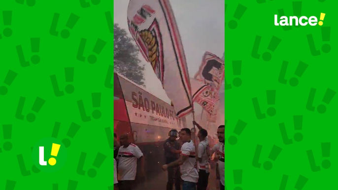 Torcida do São Paulo faz grande festa na chegada do time ao Morumbi