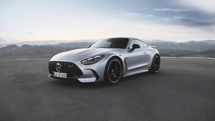 Das neue Mercedes-AMG GT Coupé - Interieur-Design - „hyperanaloge“ Kombination aus analoger Geometrie und digitaler Welt