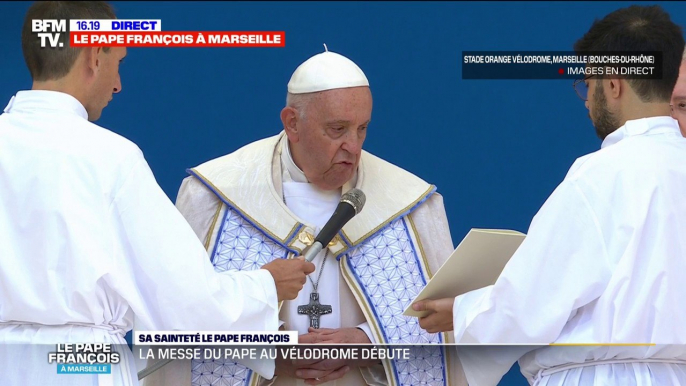 "Bonjour Marseille, bonjour la France": la messe du pape François au stade Vélodrome débute à Marseille