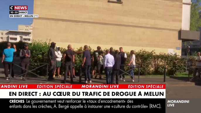 En direct sur CNews à Melun, des jeunes interpellent Jean-Marc Morandini et lui expliquent pourquoi ils trafiquent: "L’argent gagné avec le trafic de drogue, c’est pour aider nos mamans. C’est une première nécessité" - Regardez