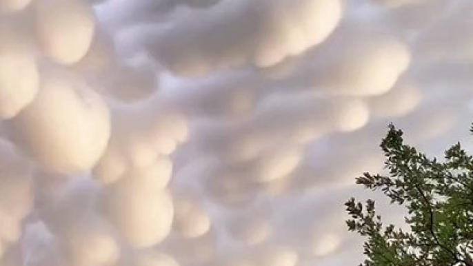 Mesmerizing Cloud Storm in Texas: Witness the Spectacular Bubble Phenomenon