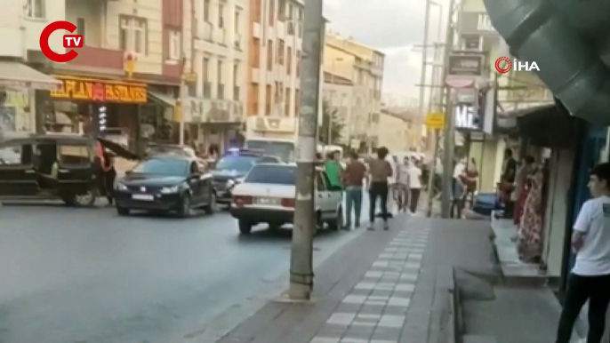 Esenyurt'ta 'yol' kavgası Çekiçle aracın camını indirdi, polis havaya ateş açtı!