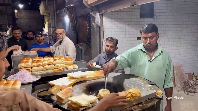 71 Years Old Famous Bun Kabab Making - Pakistani Street Food Egg Anda Burger - Karachi Food Street