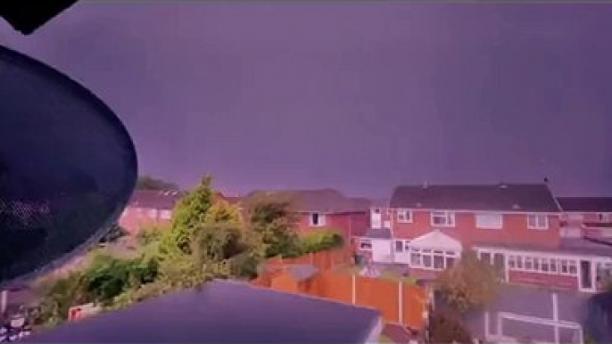 Unleashing the Power: Witnessing the Electrifying Lightning Storms in the UK