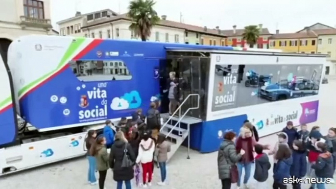 "Una vita da social", nelle scuole torna la campagna Polizia postale