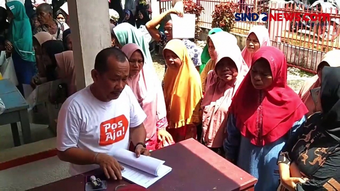 Demi Beras Gratis, Ratusan Emak-Emak di Mandailing Natal Rela Antre Berdesakan