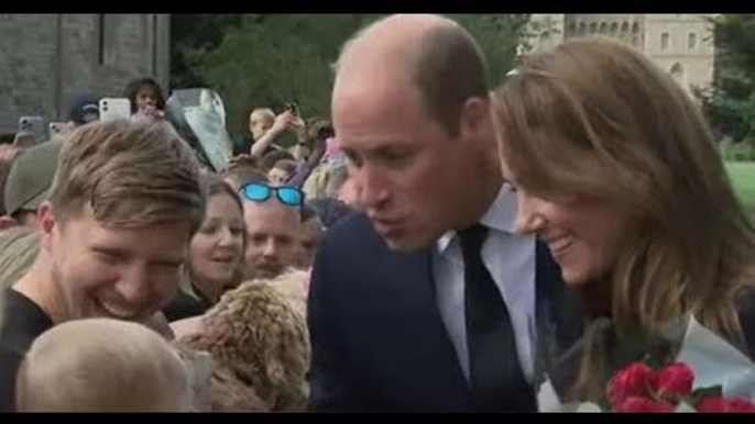 Le geste touchant de Kate alors que le prince William fait adorablement des grimaces à bébé dans la